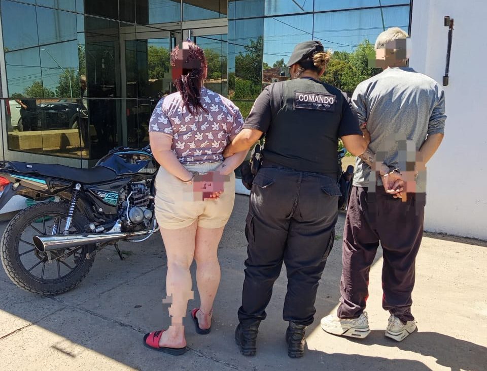 Detienen a una pareja en moto y les secuestran droga