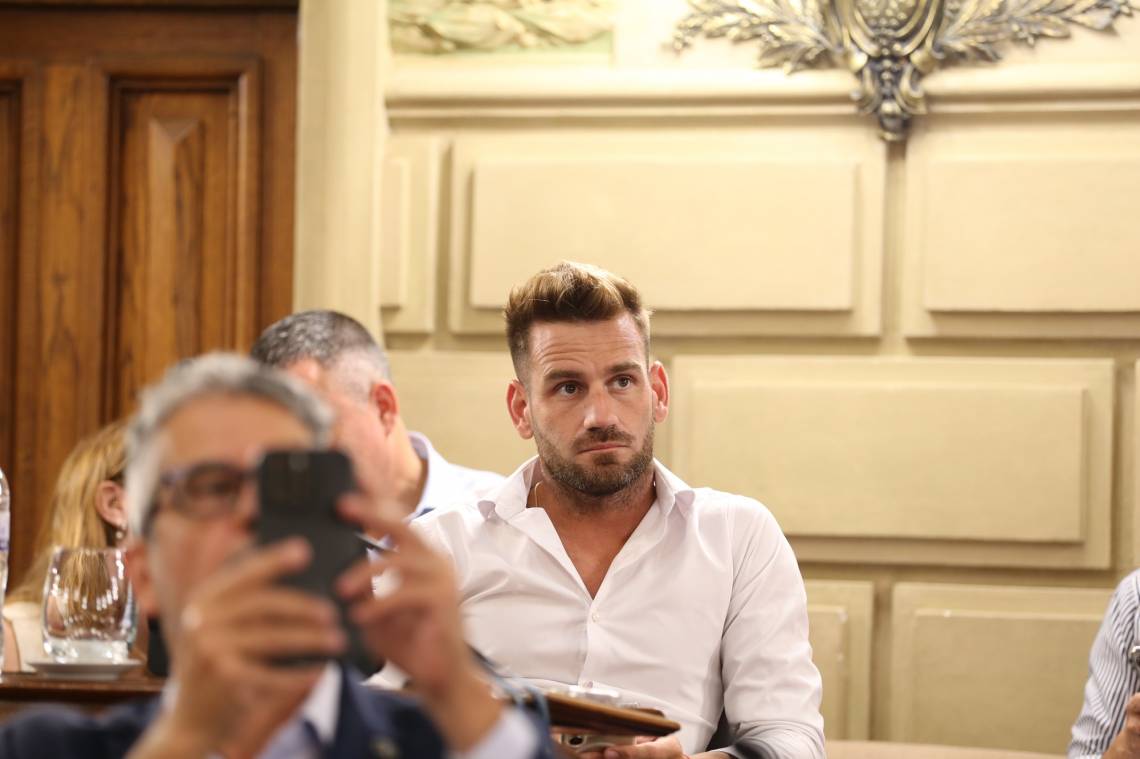 Denuncian a un senador provincial y piden que se investigue la venta de materiales vinculada a una obra pública