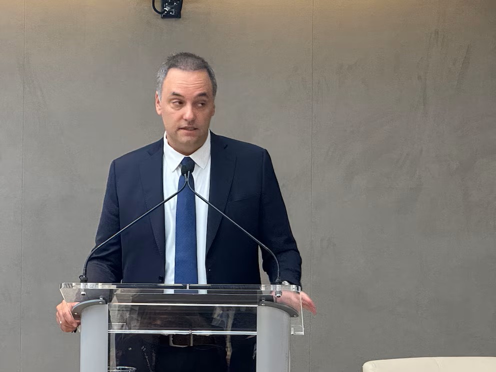 Adorni defendió el rumbo económico del Gobierno en Argentina Week en medio de la polémica por el viaje de su esposa