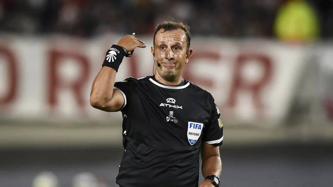 Por primera vez, Argentina tendrá tres árbitros principales en un Mundial