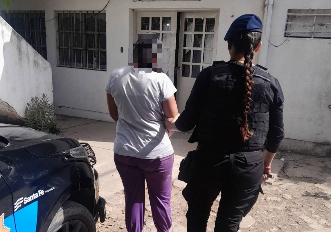 Amenazó con sacar un arma en presencia de un niño y fue detenida