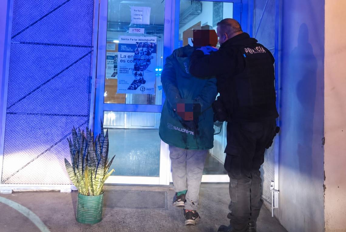 Sauce Viejo: un procedimiento de rutina terminó con el hallazgo de un arma de fuego