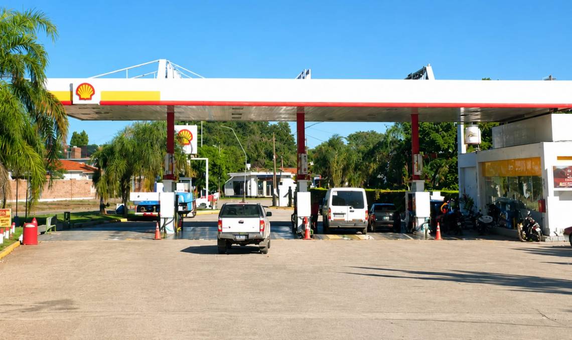 Delincuente simuló estar armado y asaltó a un playero de la estación de servicio Shell