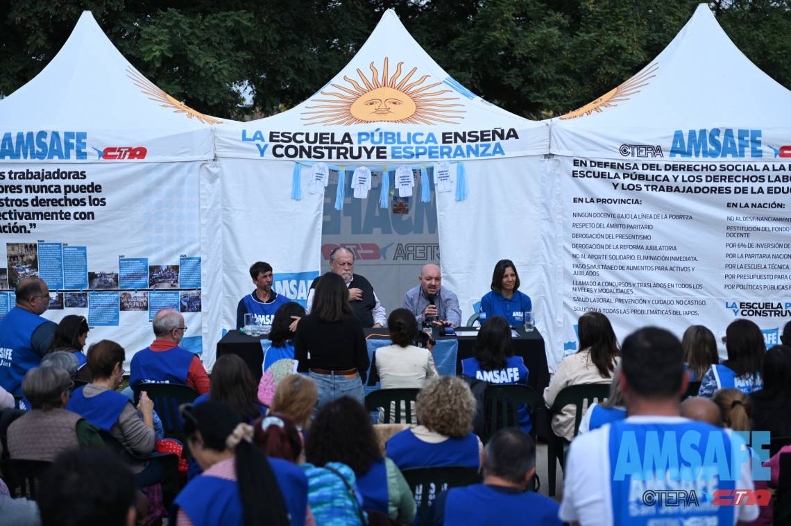 AMSAFE llevó la Carpa Blanca de la Dignidad Docente a la ciudad de Vera