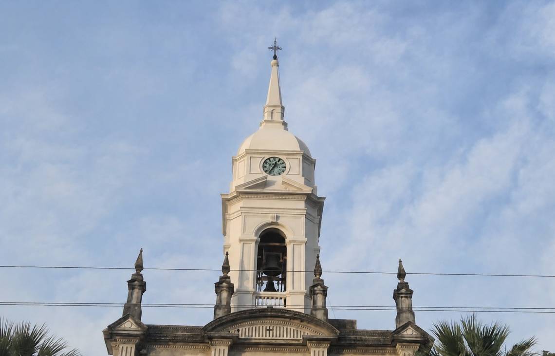 La Parroquia Inmaculada completó la recuperación del campanario y avanza hacia la restauración de la fachada