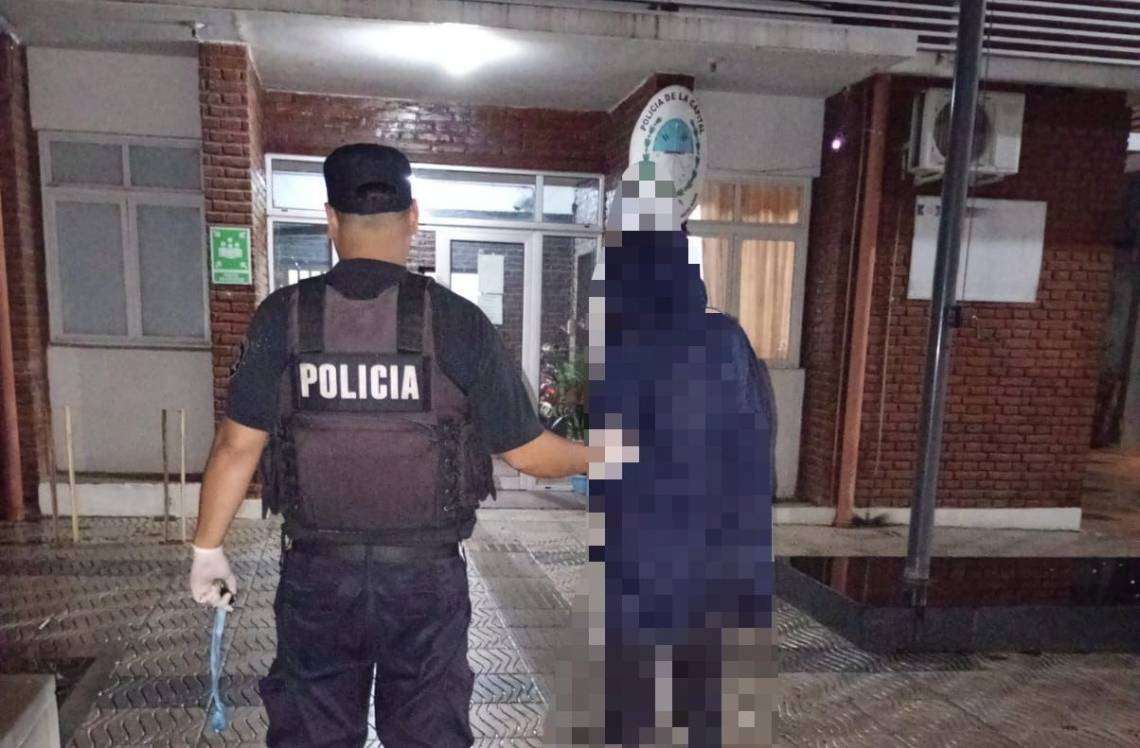 Intentó abrir un auto estacionado, escapó y fue capturado a pocas cuadras