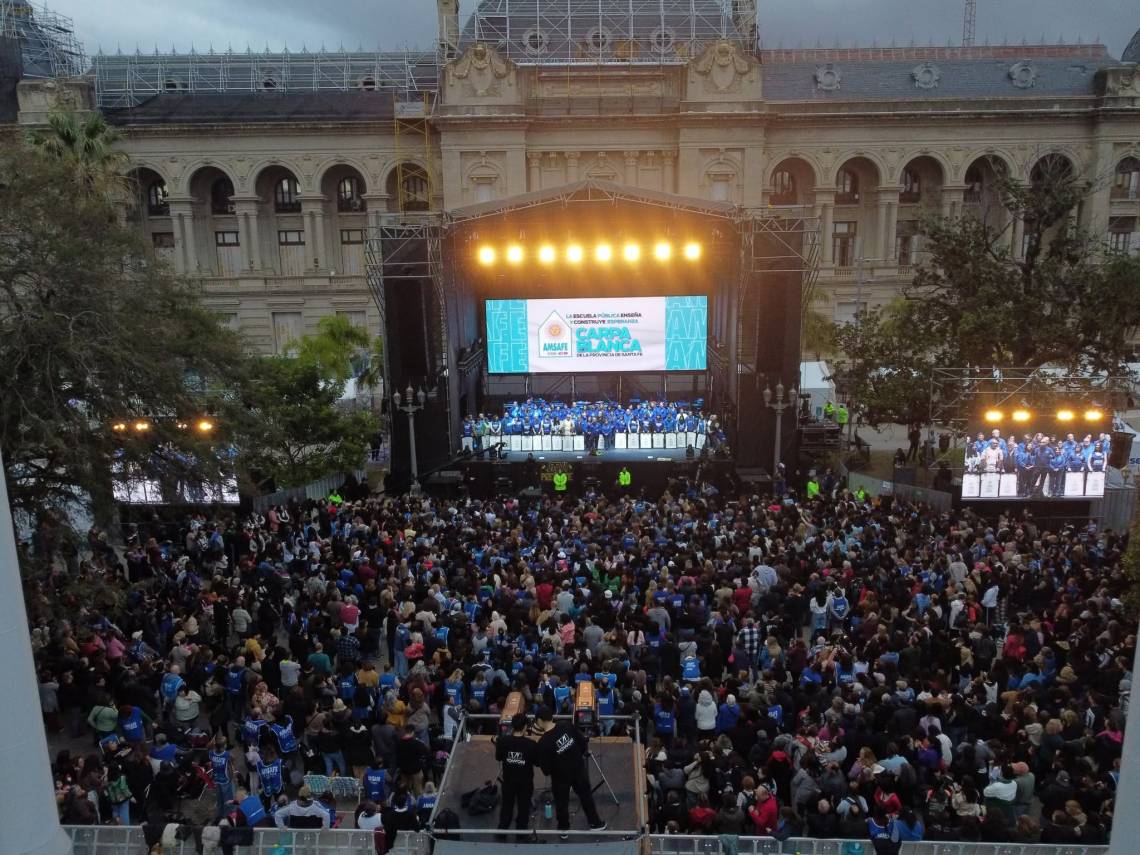 AMSAFE realizó un multitudinario festival provincial en defensa de la escuela pública