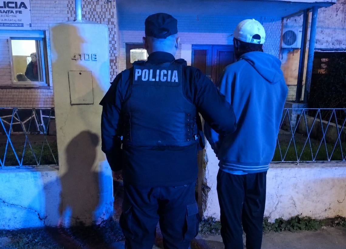 Trasladaron a un hombre requerido por la Justicia tras un control policial