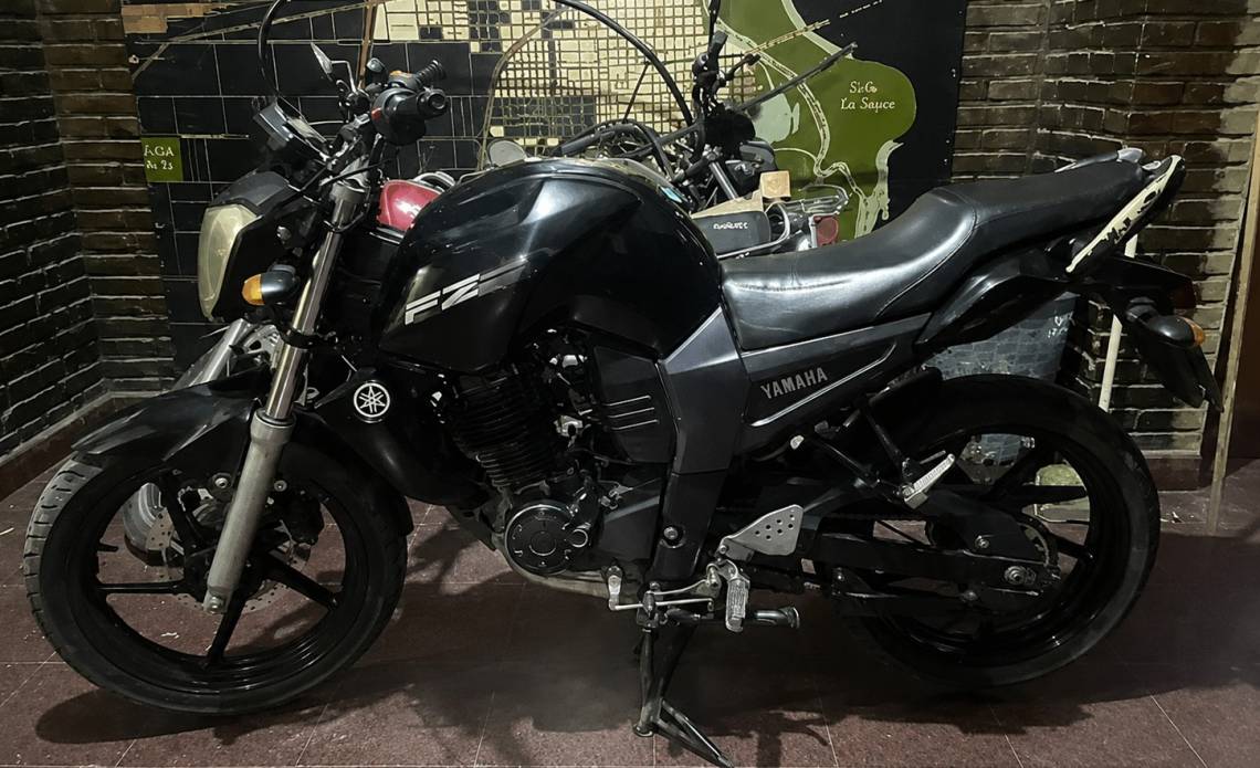 Aprehendieron a un joven y demoraron a dos menores con una moto robada en el Puente Carretero