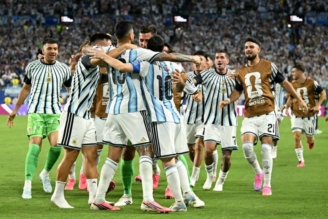 Argentina sufrió ante Cabo Verde, pero avanzó a octavos de final