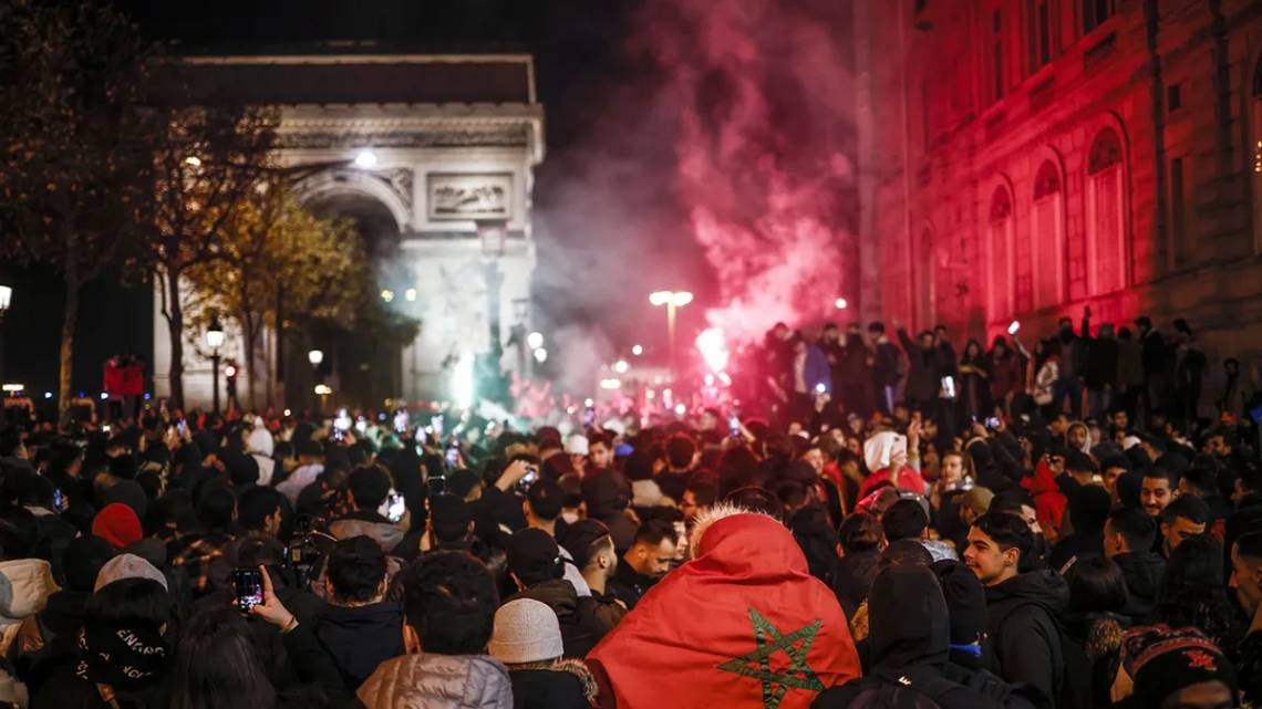 Caos en París: incidentes y enfrentamientos tras la clasificación de Francia a semifinales del Mundial