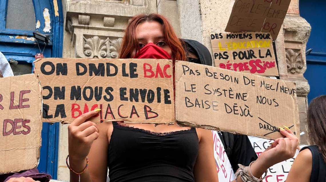 Protestas estudiantiles se extienden por Francia y alcanzan a las universidades