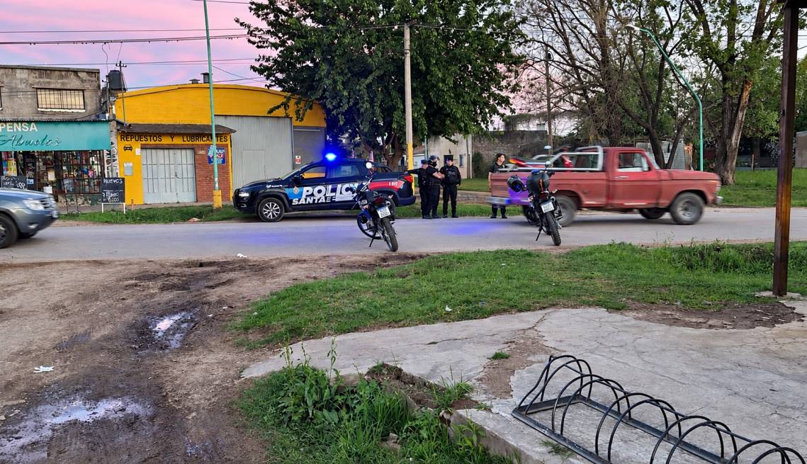 Dos jóvenes fueron baleados a una cuadra de la Curva Mauri: uno está en gravísimo estado