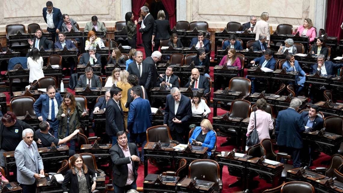En una jornada marcada por el paro general, Diputados busca aprobar la reforma laboral de Milei