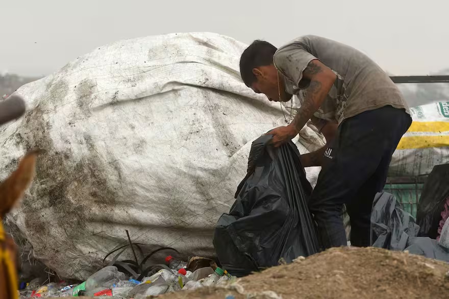 La pobreza bajó al 28,2%, pero aún afecta a 13,5 millones de personas