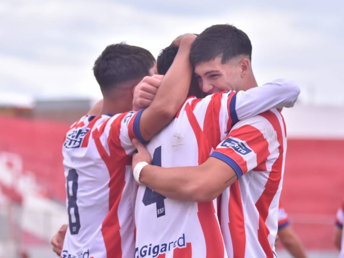 Unión se quedó con el clásico de Reserva y superó a Colón por 3 a 1