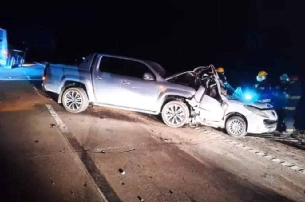 Cinco muertos, entre ellos dos menores, en un brutal choque en provincia de Buenos Aires