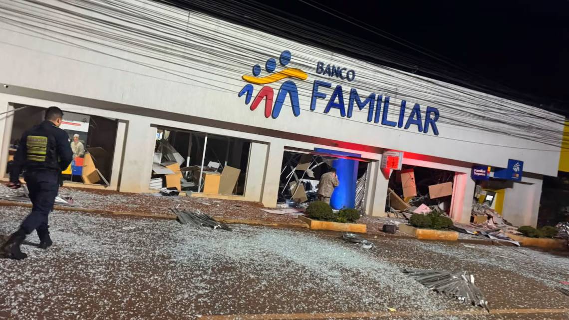 Paraguay: en un robo de película, 20 personas armadas con explosivos asaltaron tres bancos y una casa de cambio