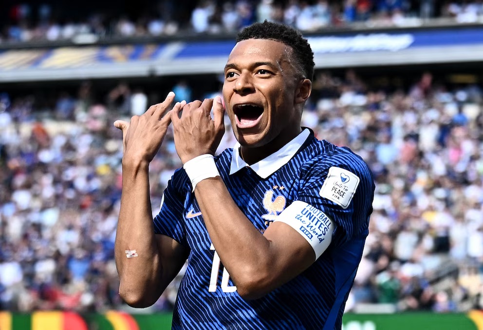 Francia se activó en el segundo tiempo y derrotó a Senegal con un doblete de Mbappé
