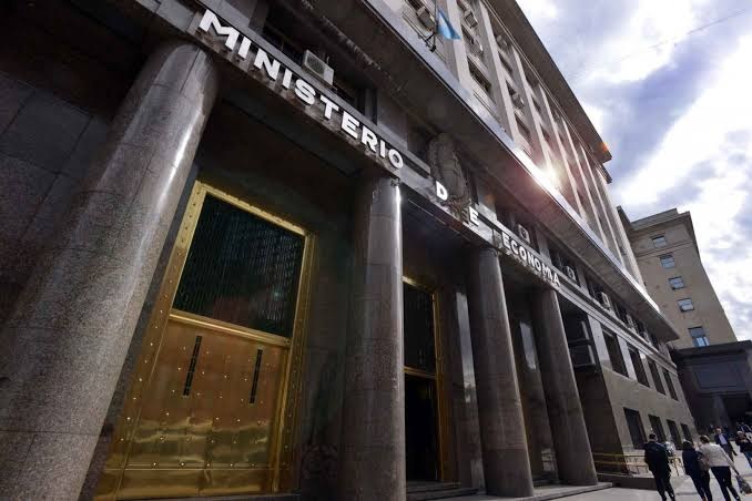 Superávit nacional, déficit provincial: informes privados ponen el foco en el costo del ajuste