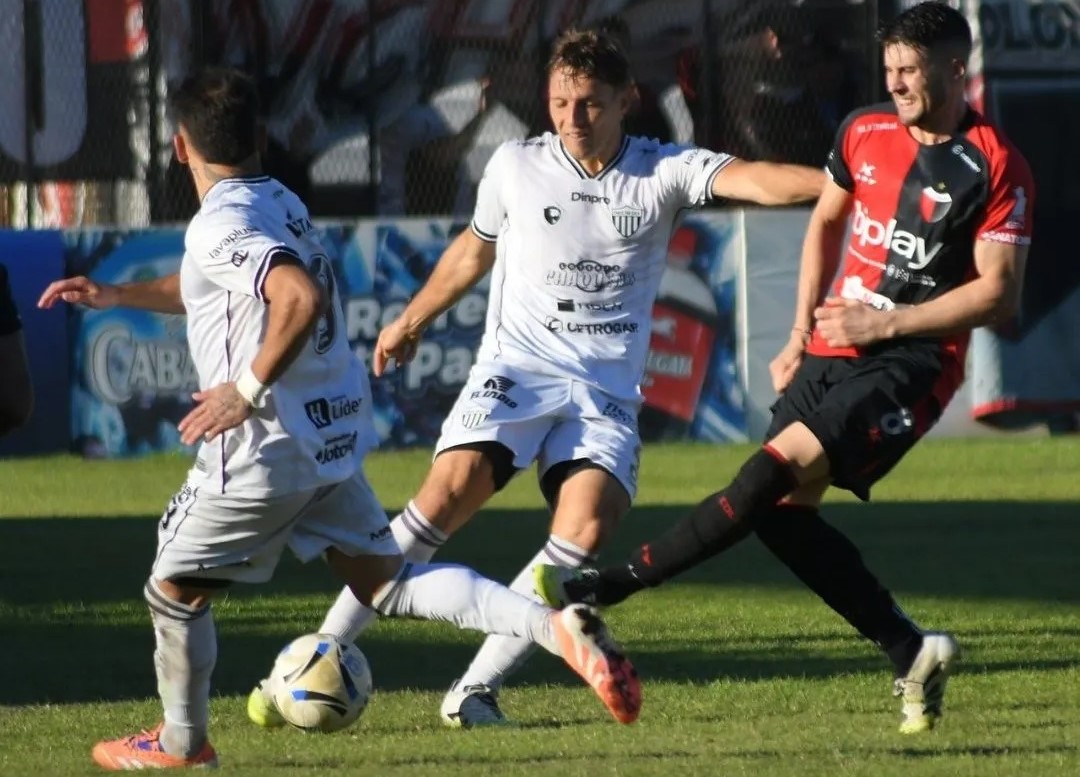 Colón dio un paso atrás en Chaco: jugó mal y perdió con un gol en contra