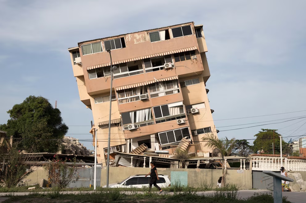 Suben a 920 las víctimas fatales por los terremotos en Venezuela y refuerzan los operativos de rescate