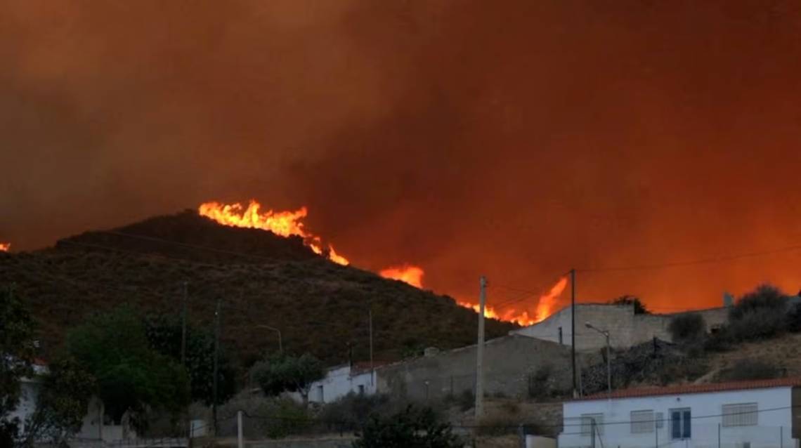Un poste de luz provocó un feroz incendio en España: hay al menos 12 muertos