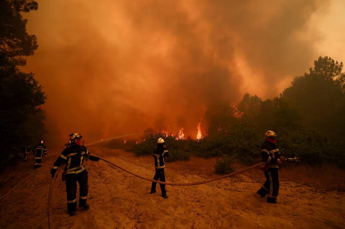 El fuego no da tregua en España y Francia: ya evacuaron a casi 270.000 personas