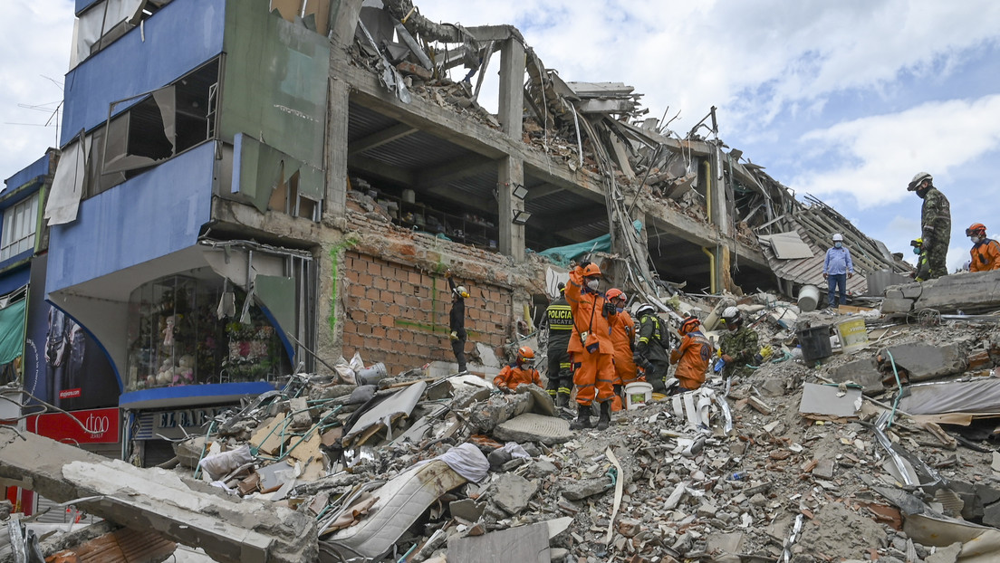 A casi una semana del terremoto en Colombia, buscan a 143 desaparecidos entre los escombros