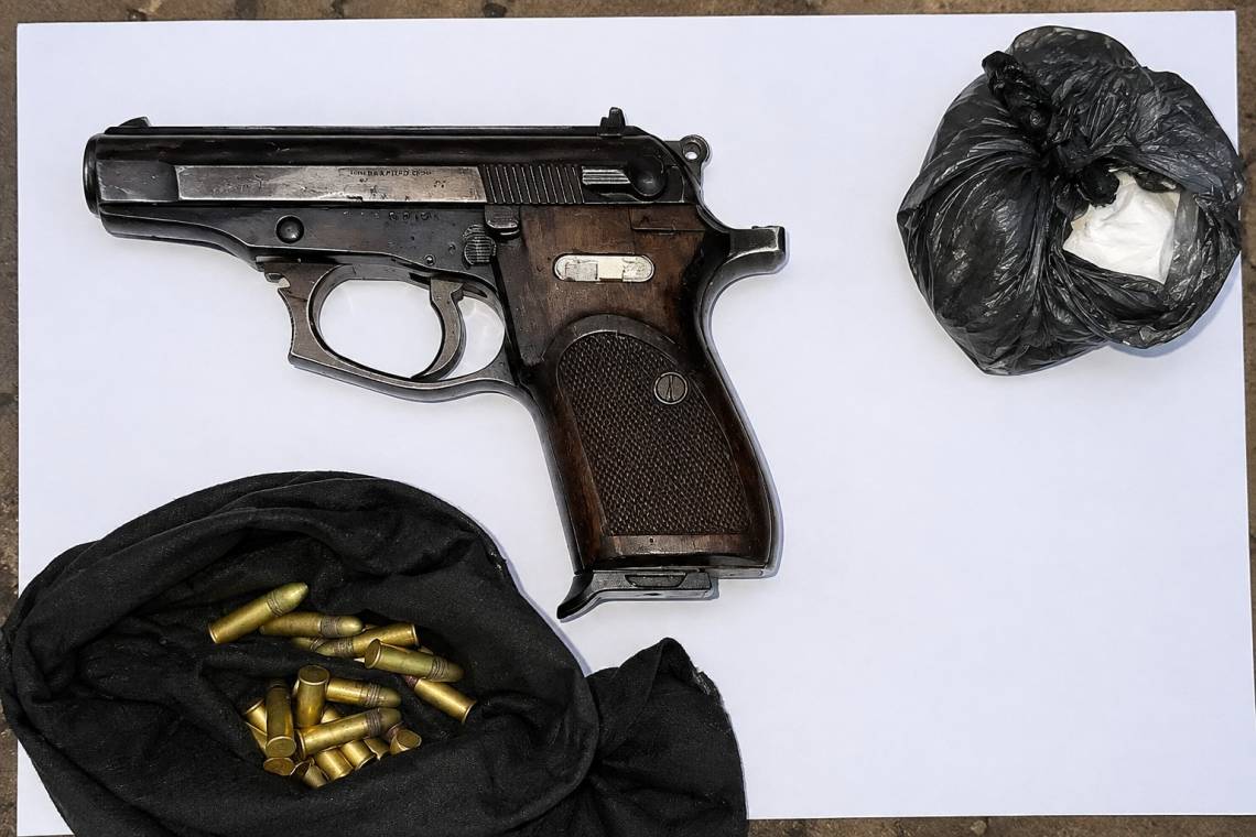 Detuvieron en Santa Fe a un joven de nuestra ciudad: secuestraron un arma y presunto material estupefaciente