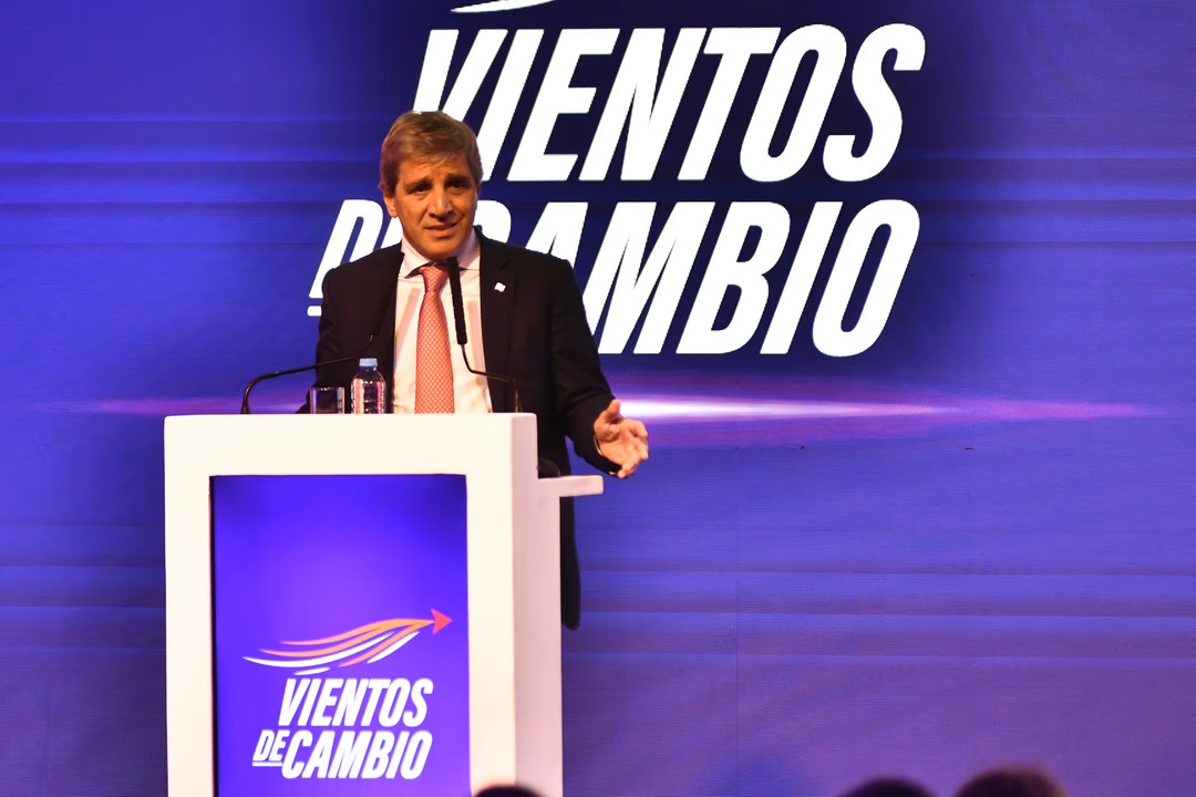 Caputo respondió a la UIA y acusó a los industriales de vender productos más caros y de menor calidad