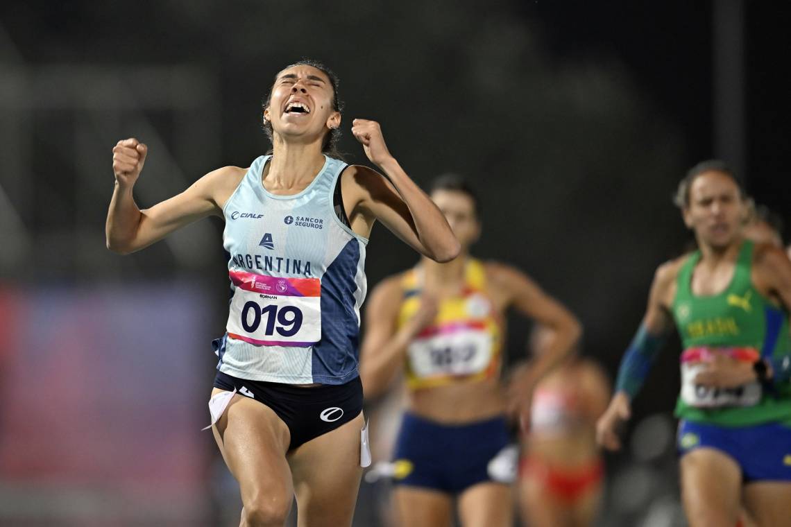 Juegos Suramericanos: Micaela Levaggi ganó los 1500 metros y le dio a Argentina su primer oro en atletismo