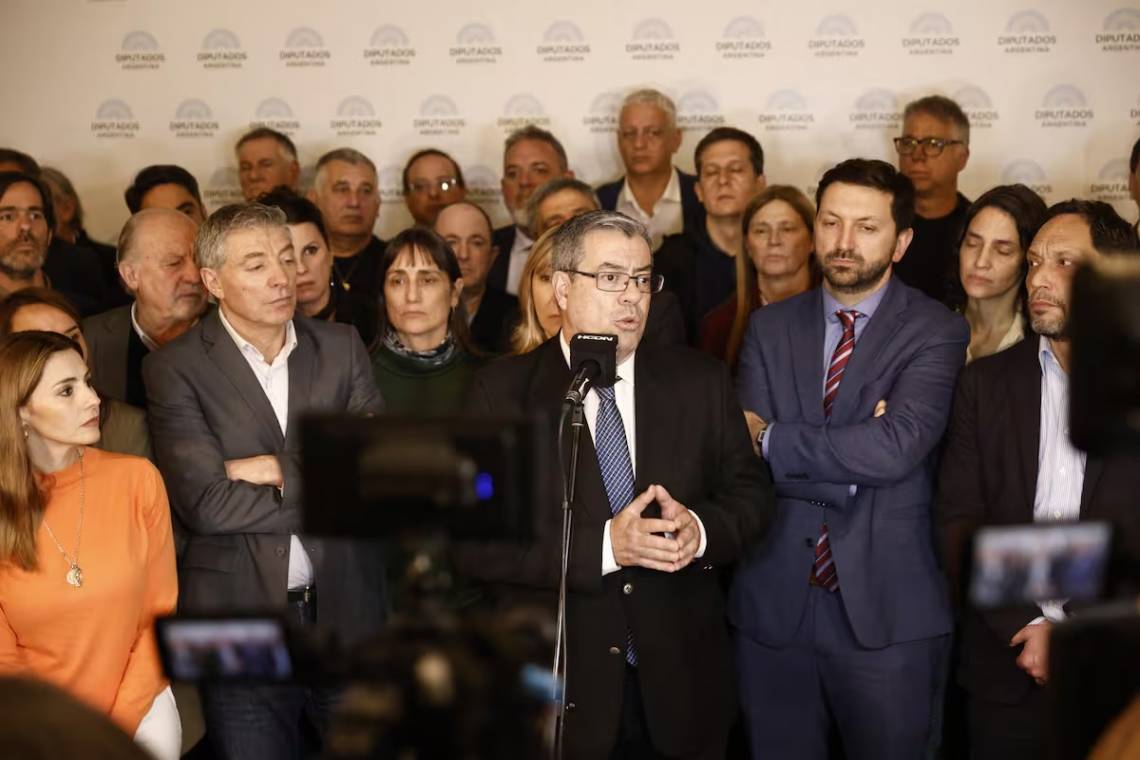 Vence el plazo para dictaminar sobre morosidad y la oposición negocia contrarreloj en Diputados