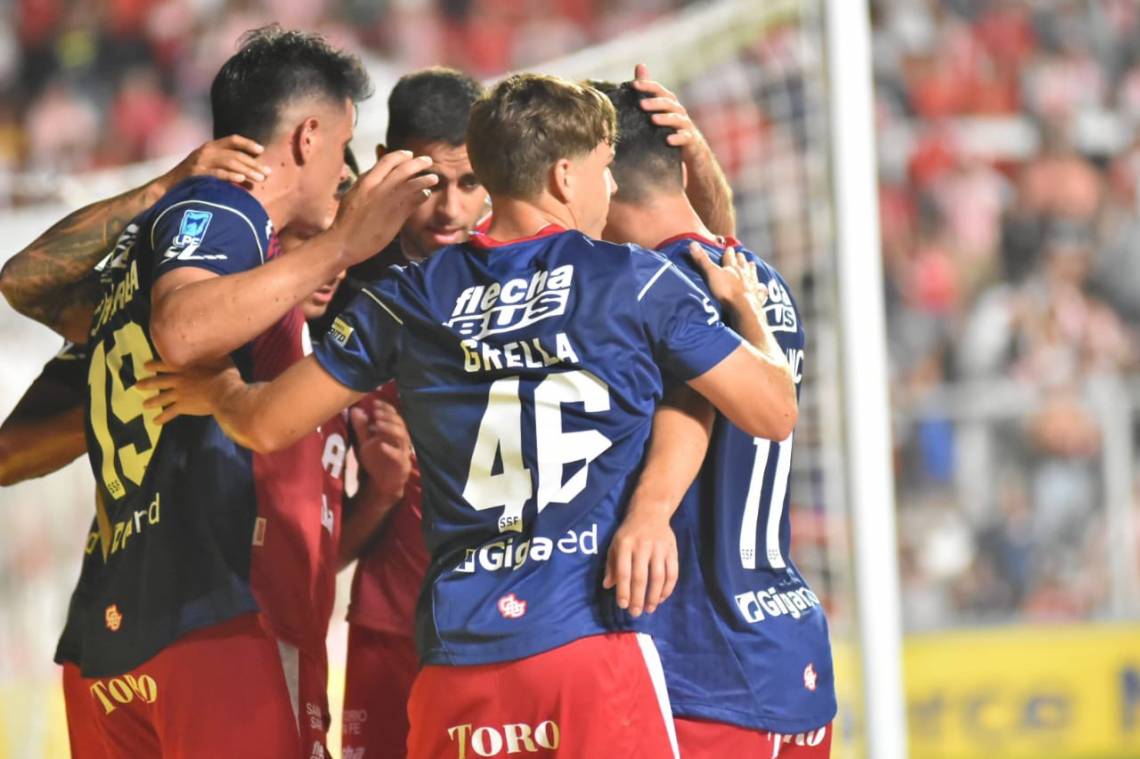 Unión recibe a Defensa y Justicia con la necesidad de cortar la racha negativa