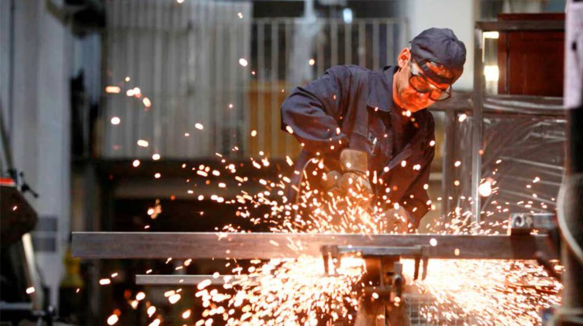 La economía se estancó en agosto y se encamina a cerrar el tercer trimestre en recesión