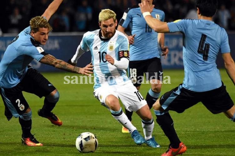 El peruano Carrillo dirigirá el clásico Uruguay - Argentina