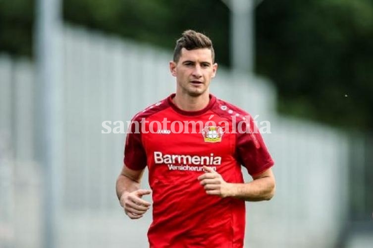 El Bayer Leverkusen va a la FIFA por Lucas Alario