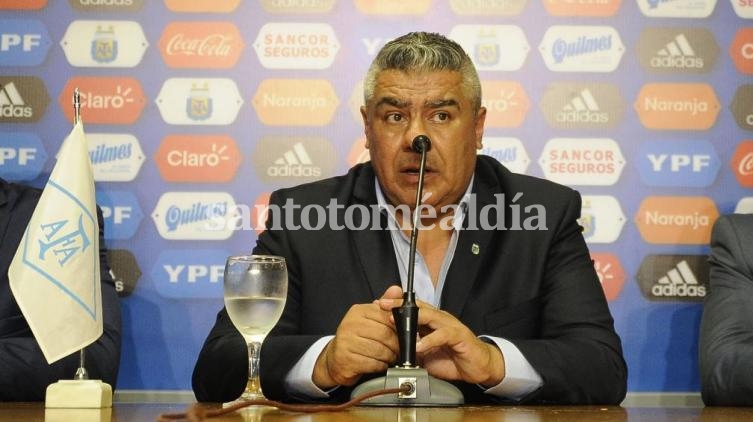 La AFA dará a conocer el martes la sede ante Perú