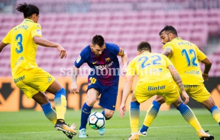 Messi hizo magia en un Camp Nou en silencio