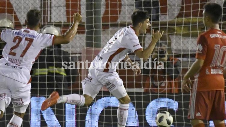 River empezó mal y cayó ante Huracán
