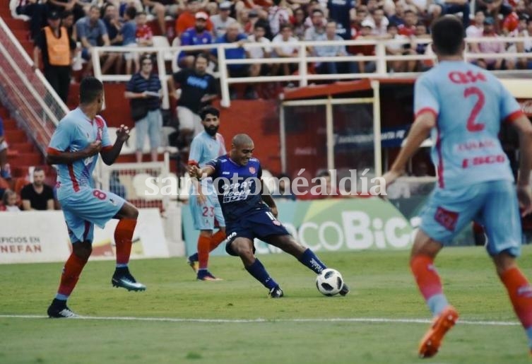 Unión no pudo salir del cero ante Arsenal.
