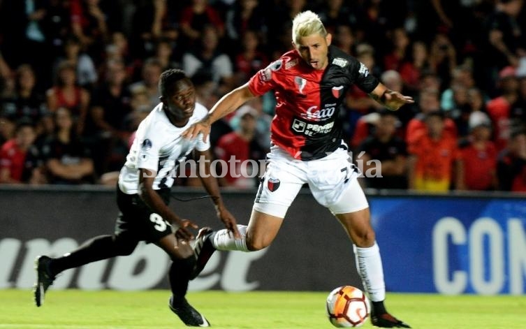 Colón ganó sin sobresaltos y pasó a la segunda ronda.