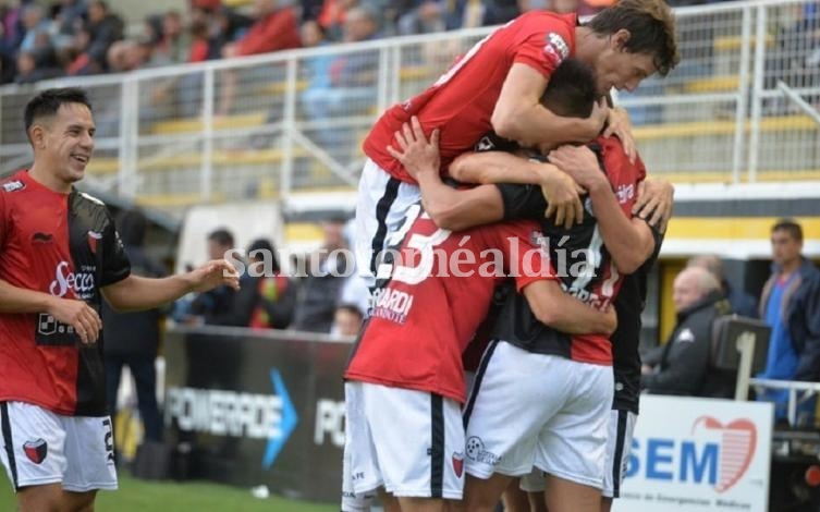 Colón demolió a Olimpo en un tiempo: 3-0