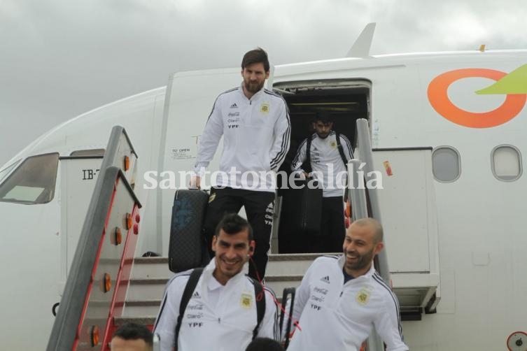 La selección llegó a Madrid tras la victoria ante Italia