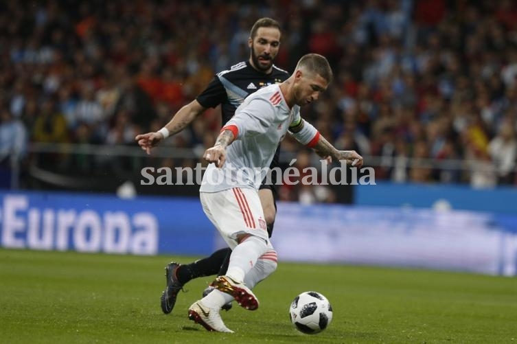Higuaín cerró la gira sin convertir.