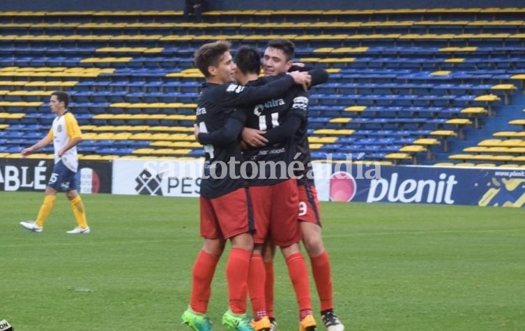 Colón venció a Rosario Central y pasó de ronda en la copa Santa Fe.