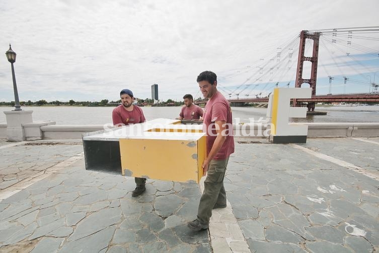 Santa Fe: Restauran las letras corpóreas de la Costanera Oeste
