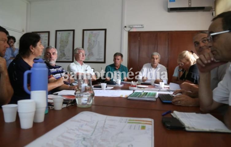 Encuentro para analizar la situación hídrica en el área metropolitana