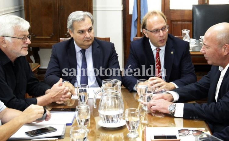 El gobierno convocó a UPCN y ATE a reunión paritaria