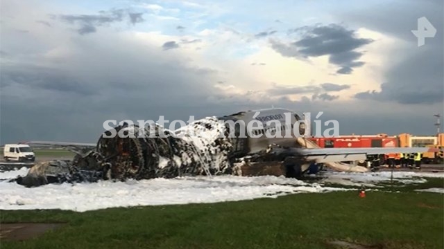 Así quedó el avión de Aeroflot. (@rentvchannel )